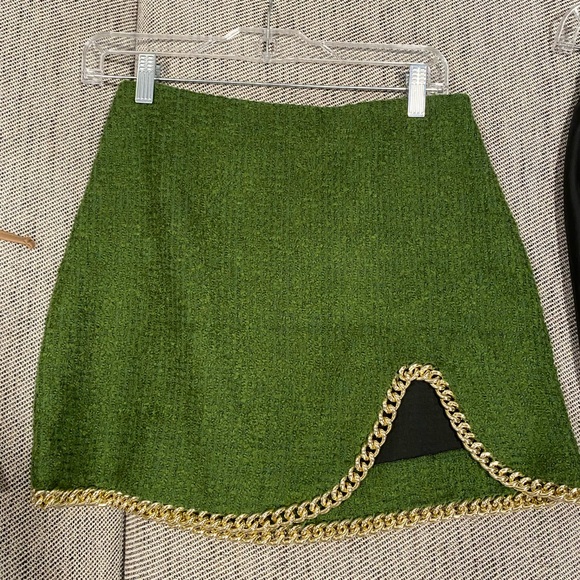 Zara green skirt with gold chain, size small with tags - Picture 2 of 4